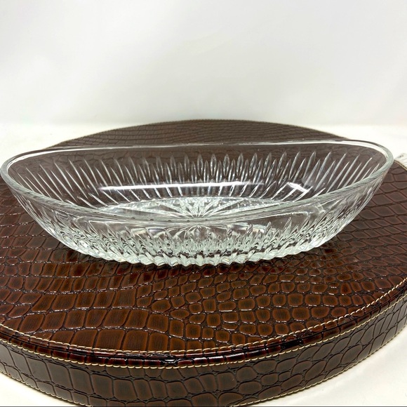 Princess House Highlights 24% Full Lead Crystal Oval Serving Dish. - Picture 1 of 5